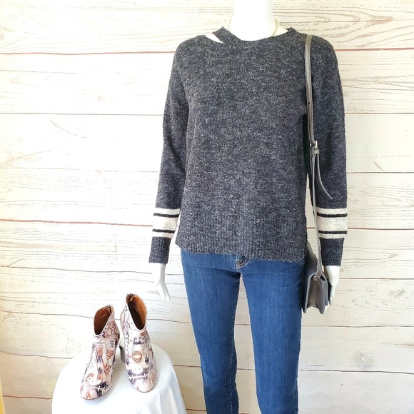 Anthropologie Sweaters - Anthropologie Moth fuzzy soft knit pullover sweate